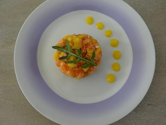 Tatar z łososia i mango