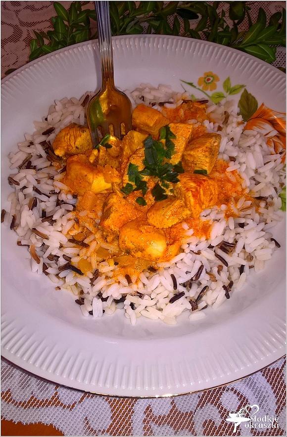 Aromatyczny kurczak w curry z ryżem
