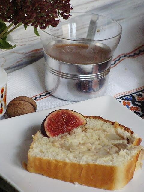 Drożdżowy zawijaniec z budyniem