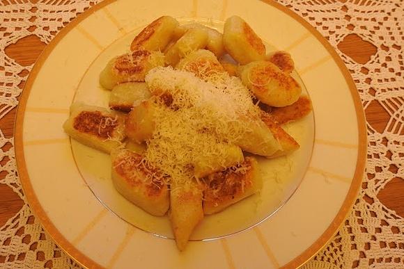 Kopytka z masłem i parmezanem