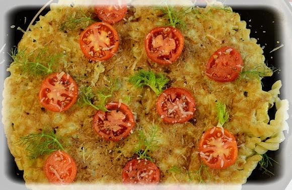 Zakręcona fritella z fenkułem i pomidorkami
