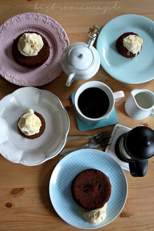 Lava Cakes czekoladowe babeczki z płynnym środkiem
