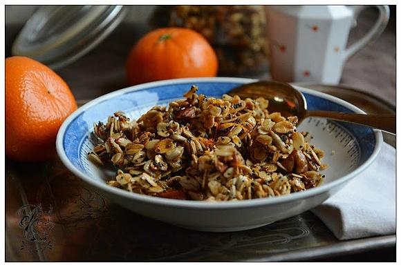 Makowa granola z mandarynką na niedzielne śniadanie