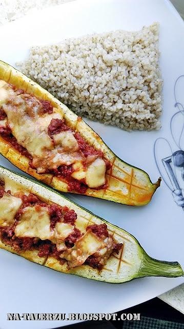 Cukinie nadziewane mięsem mielonym
