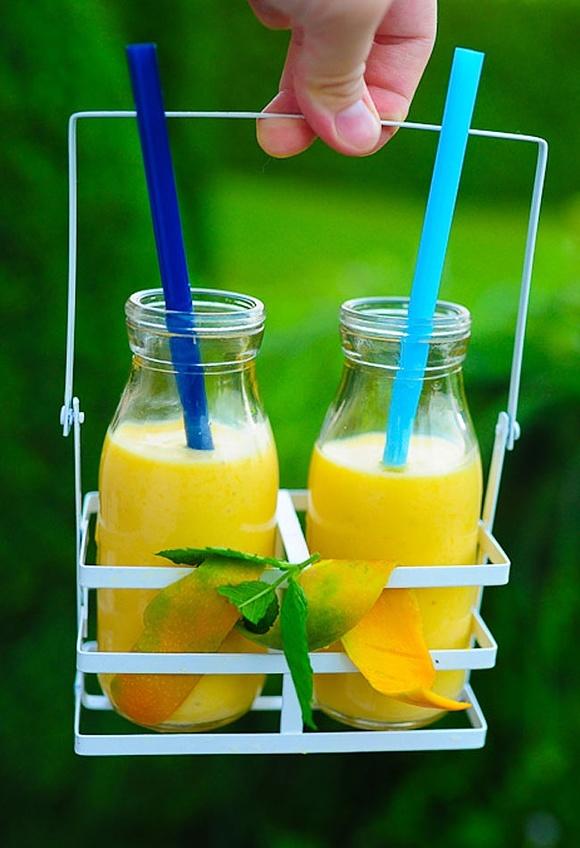 Mango lassi klasyczny napój jogurtowy z mango