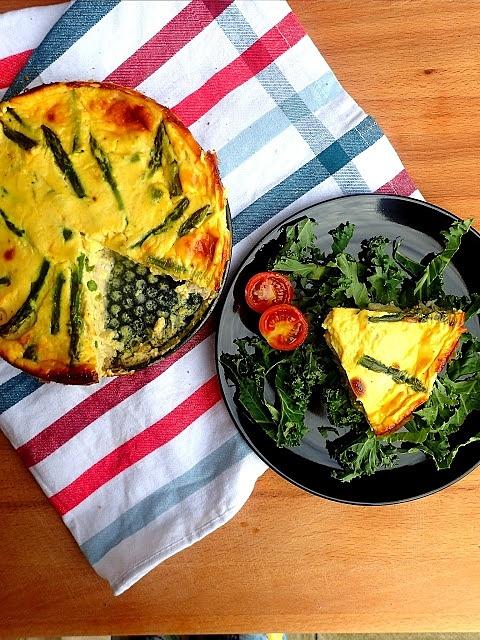 Tarta bez spodu z kurczakiem i szparagami - niskowęglowodanowy posiłek