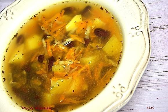 Zupa z czerwonej fasoli i warzyw