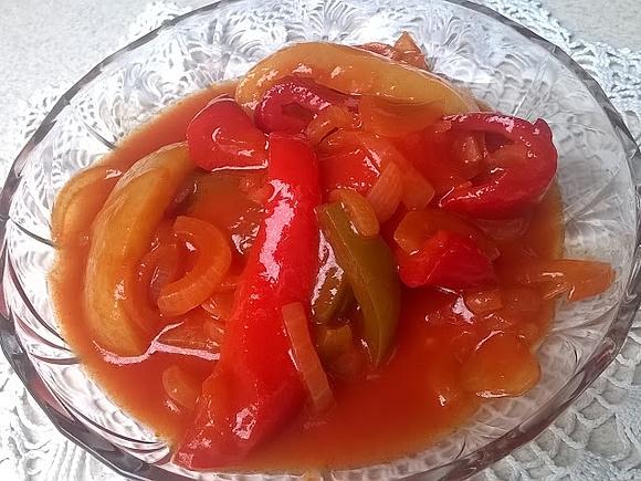 Papryka w pomidorowym sosie na zimę