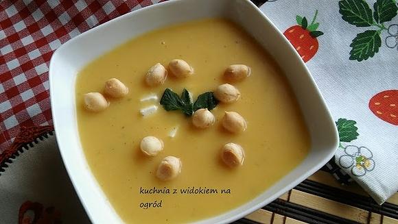 Zupa krem z dyni z imbirem serem feta i miętą