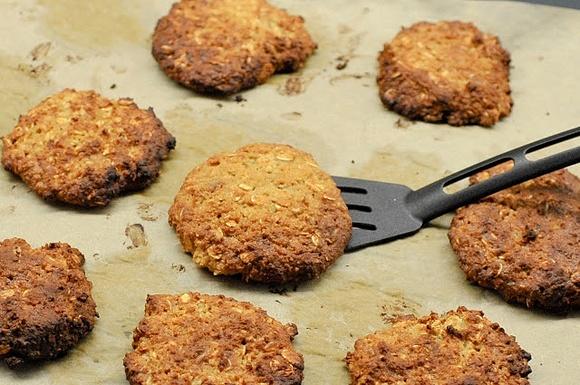 Pieczone placuszki bez mąki i cukru, zdrowa przekąska