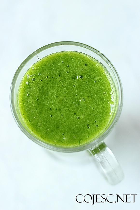 Zielony koktajl z mango i szpinakiem
