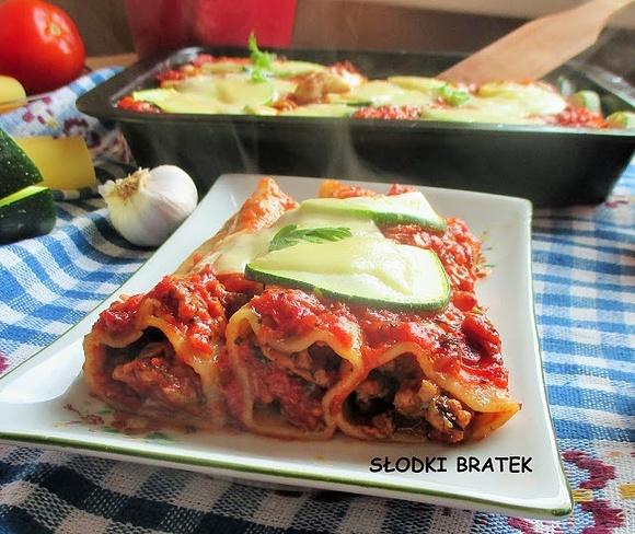 Cannelloni z mięsem mielonym, cukinią i pieczarkami