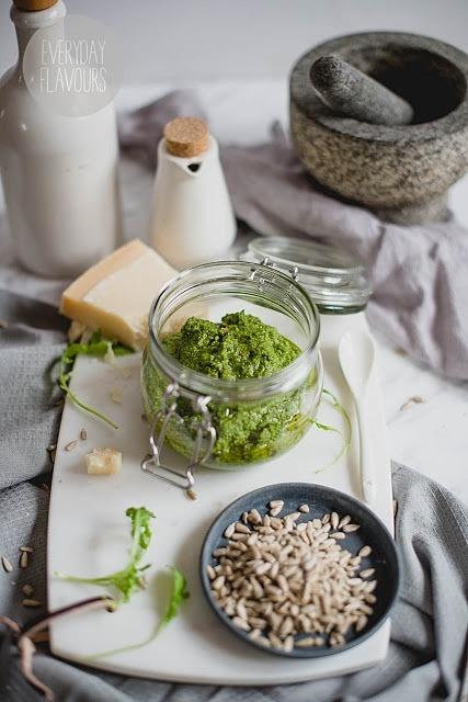 Pesto z rukoli i nasion słonecznika