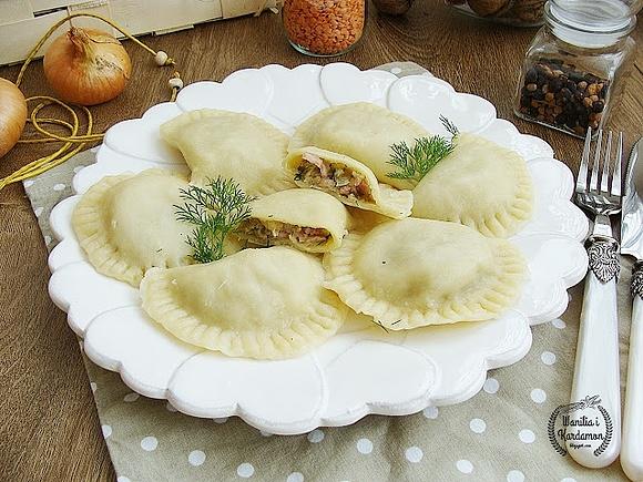 Pierogi z fasolą boczkiem i koperkiem na gorącym mleku