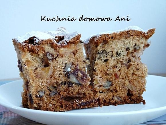 Ciasto wiewiórka z wiśniami i orzechami