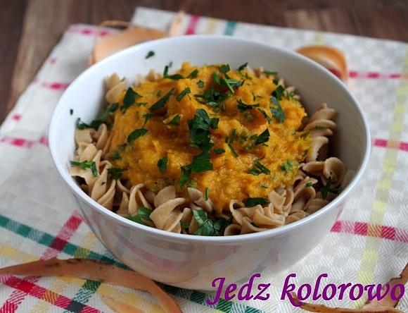 Sos z pieczonych batatów do makaronu
