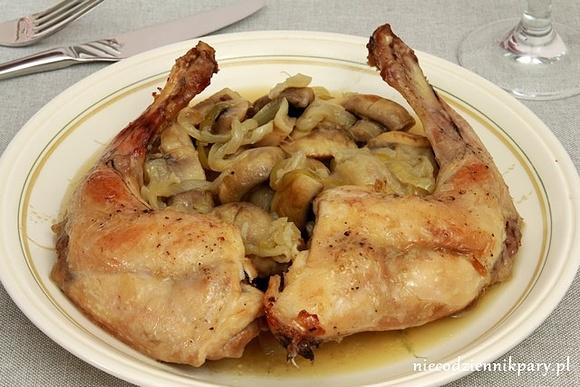 Królik duszony z pieczarkami