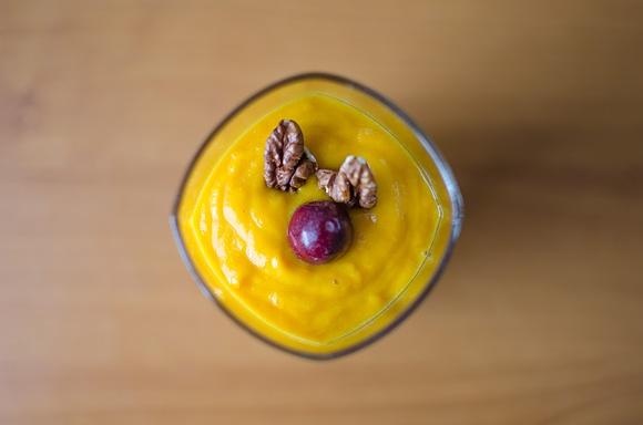 Mus dyniowo-bananowy z pieprzem cayenne i mlekiem kokosowym