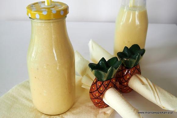 Smoothie z ananasem i mlekiem kokosowym