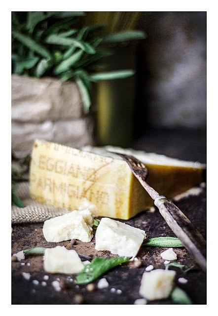 Makaron z parmezanem cacio e pepe włoski przepis