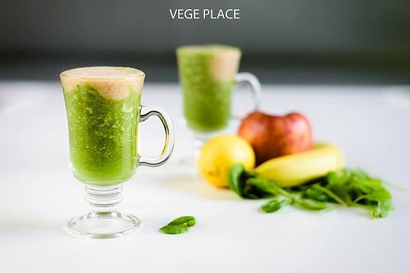 Zielone latte z młodym jęczmieniem przepis na zdrowy poranny napój