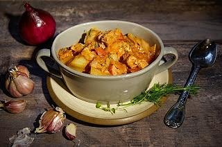 Kapusta biała w sosie pomidorowym