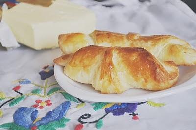 Croissanty klasyczne na francuski śniadanie
