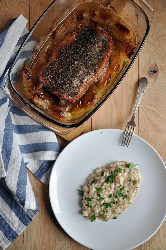 Pierś z gęsi pieczona z jabłkami z jabłkowym risotto na cydrze