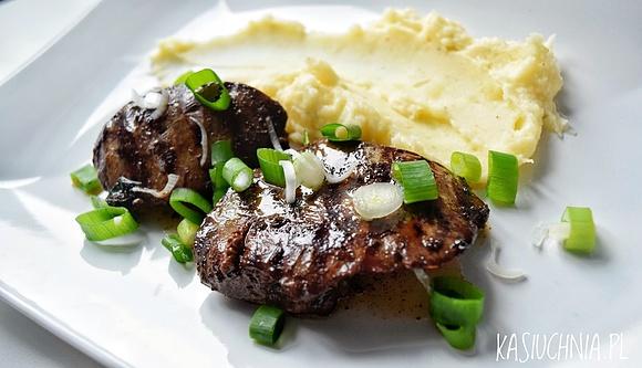 Wątróbka z indyka z masłem szczypiorkiem podana z purée ziemniaczanym
