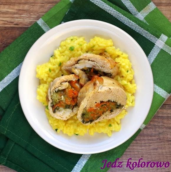 Rolada z indyka z pesto i warzywami oraz ryż kokosowy