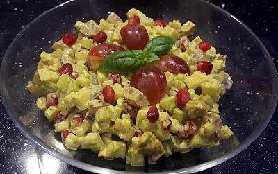 Sałatka curry z selerem naciowym i kurczakiem