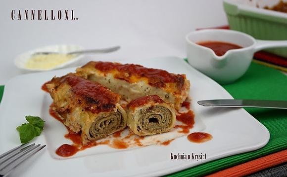 Cannelloni z mięsem w płatach lazanii zapiekane pod beszamelem