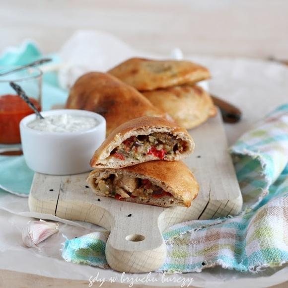 Pierogi z pieczonymi warzywami i kurczakiem