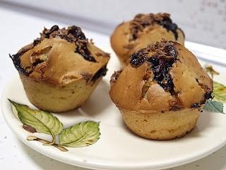 Muffinki z konfiturą jagodową i białą czekoladą