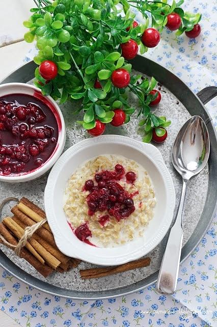 Owsianka z żurawiną i cynamonem na śniadanie lub kolację