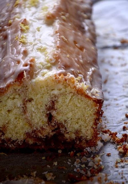 Babka z konfiturą z róży
