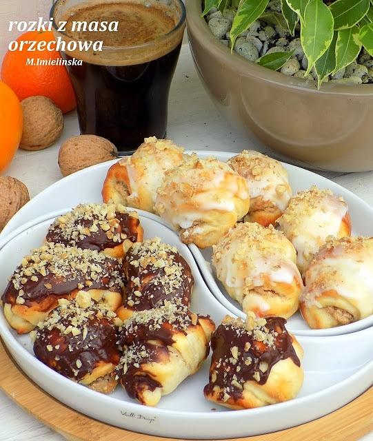 Rożki drożdżowe z masą orzechową