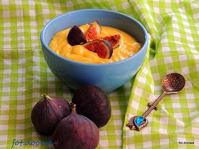 Jaglany budyń z mango i figami