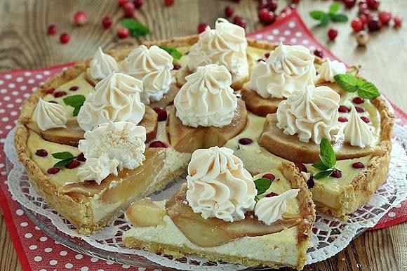 Tarta serowa z gruszką i żurawiną