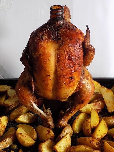 Kurczak pieczony na butelce z piwem