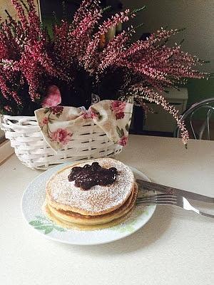 Smaczne śniadanie z pancakes