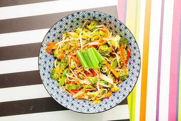 Noodles z warzywami stir-fry w 25 minut