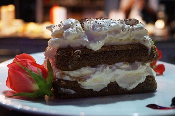 Tiramisu - przepis na włoski deser z kawą i mascarpone