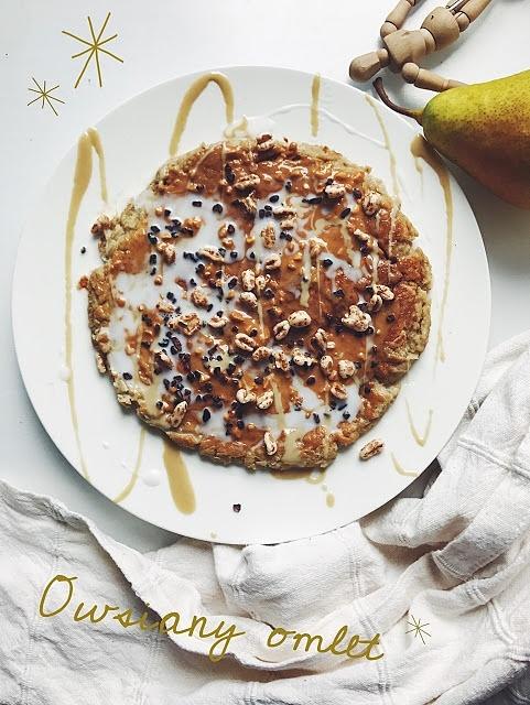 Puszysty owsiany omlet z ricottą i bananem