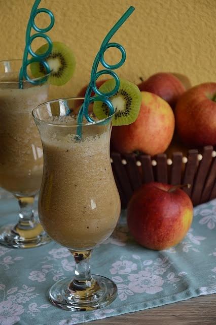 Sok jabłkowo-kiwi z bananem i wodą