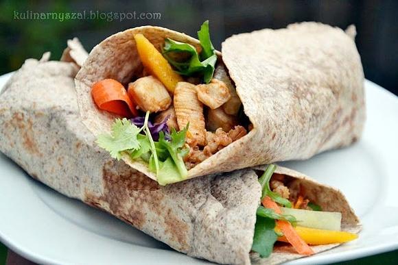 Tajskie wrapy z kurczakiem
