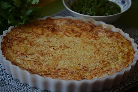 Zapiekanka ziemniaczana z mozzarellą i zielonym pesto