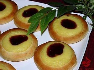 Drożdżowe bułeczki z serem
