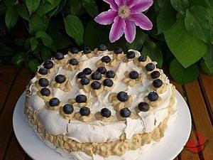 Tort bezowy o smaku kawy