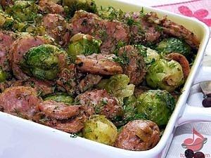 Brukselkowy bigos z białą kiełbasą